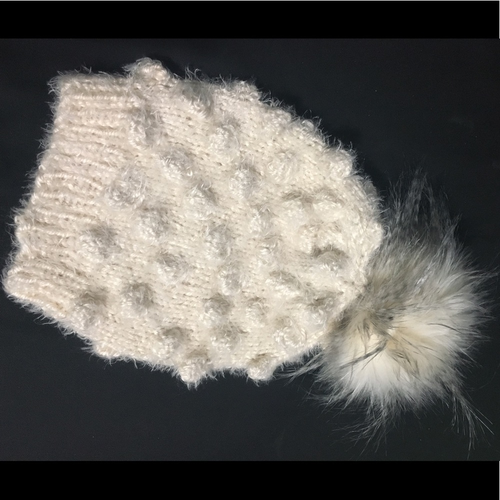 Super soft bobbles beanie - faux fur pom